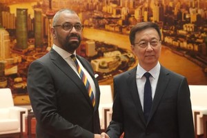 Ngày 30/8, Phó Chủ tịch Trung Quốc Hàn Chính đã tiếp Ngoại trưởng Anh James Cleverly đang ở thăm Bắc Kinh.(Nguồn: Sky News)