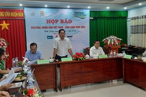 Ông Nguyễn Trung Kiên, Phó giám đốc Sở Công thương tỉnh Vĩnh Long phát biểu tại họp báo “Festival Nông sản Việt Nam - Vĩnh Long năm 2023”.