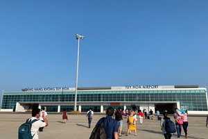 Cảng hàng không Tuy Hoà hiện do ACV quản lý, khai thác.