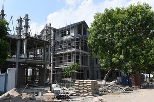 Thị trường nhà thổ cư luôn có giao dịch bởi thói quen “sắm đất” của người dân. Ảnh: Dũng Minh 