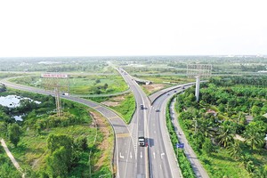 Đoạn cao tốc TP.HCM - Trung Lương được đề xuất đầu tư mở rộng quy mô 8 làn xe. Ảnh: Hoàng Giám