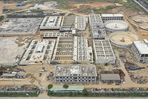 Nhà máy nước mặt sông Hồng, tại xã Liên Hồng, huyện Đan Phượng do Công ty Cổ phần Nước mặt sông Hồng là nhà đầu tư bị chậm tiến độ.