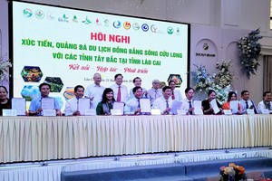 Lãnh đạo du lịch, doanh nghiệp du lịch ĐBSCL và các tỉnh Tây Bắc cùng ký kết hợp tác phát triển du lịch