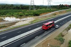 Một đoạn cao tốc Bắc - Nam, đoạn Dầu Giây - Phan Thiết do Nhà nước đầu tư.