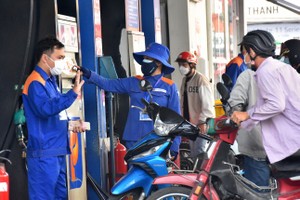 Giá bán lẻ xăng dầu dự báo được điều chỉnh giảm trong ngày đầu tuần, ngày 2/10.