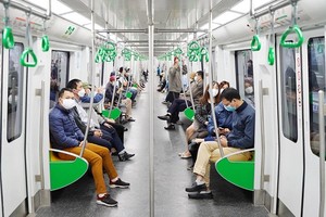 Trung bình mỗi ngày tuyến đường sắt Cát Linh- Hà Đông có hơn 10.000 người đi vé tháng.