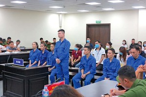 Đào Minh Sáng và các bị cáo tại phiên tòa xét xử về tội “đánh bạc” và “tổ chức đánh bạc”