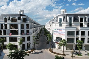 Nhà liền thổ và căn hộ đang được săn đón. Ảnh: Dũng Minh
