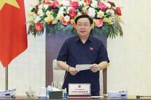 Chủ tịch Quốc hội Vương Đình Huệ phát biểu khai mạc phiên họp.