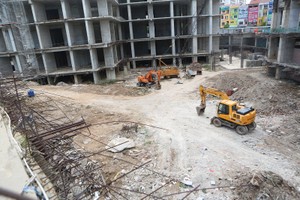 Thiếu vốn, chủ đầu tư khó đảm bảo tiến độ dự án. Ảnh: Dũng Minh