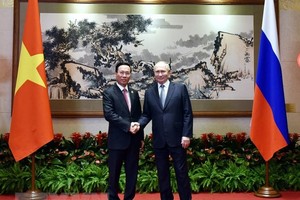 Chủ tịch nước Võ Văn Thưởng gặp Tổng thống Liên bang Nga Vladimir Putin. (Ảnh: TTXVN)