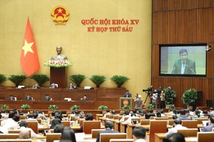 Quốc hội hoạt động khẩn trương, tích cực trong ngày làm việc đầu tiên.