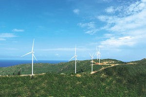 Quy hoạch đề ra mục tiêu 6.000 MW điện gió cho giai đoạn tới 2030. Trong ảnh: Dự án Điện gió Nhơn Hội 1. Ảnh: Đức Thanh