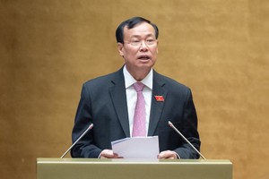 Chủ nhiệm Ủy ban Quốc phòng – An ninh Lê Tấn Tới báo cáo tiếp thu, giải trình, chỉnh lý dự thảo.