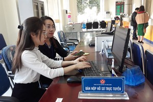 Khẩn trương thực hiện việc nâng cấp, hoàn thiện, kết nối, chia sẻ giữa các hệ thống thông tin, phần mềm chuyên ngành phục vụ việc giải quyết thủ tục hành chính