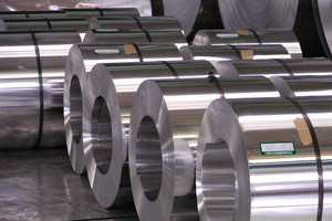 Bộ Công thương đang tiến hành rà soát cuối kỳ việc áp dụng biện pháp CBPG thép hợp kim nhập khẩu.