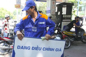 Sau khi điều chỉnh giá, xăng RON 95 tăng lên 24.000 đồng/lít từ 15 giờ chiều 1/11/2023.