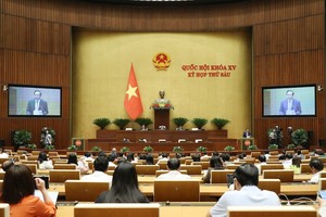 Quốc hội nghe tờ trình dự án Luật Bảo hiểm xã hội sửa đổi.