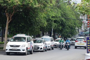 Taxi truyền thống đang bị taxi điện cạnh tranh mạnh