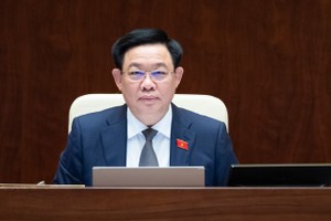 Chủ tịch Quốc hội Vương Đình Huệ điều hành phiên chất vấn chiều 6/11