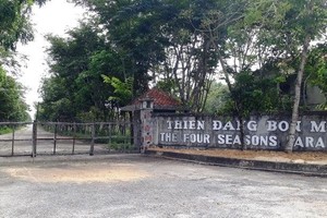 Ngôi nhà có diện tích khoảng 500 m2, một hạng mục tại Dự án được xây dựng dở dang, đang xuống cấp