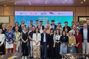 Bà Trần Thị Hải Yến, Phó giám đốc Sở Kế hoạch và Đầu tư Hải Phòng thông tin về Thành phố tới 16 doanh nghiệp Hà Lan. Ảnh: Thanh Sơn