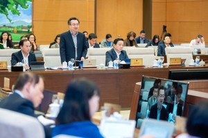 Bộ trưởng Bộ Xây dựng Nguyễn Thanh Nghị phát biểu tại phiên họp.