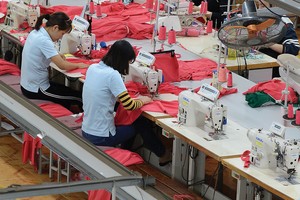 Đơn hàng mới của ngành dệt may hiện vẫn ít ỏi