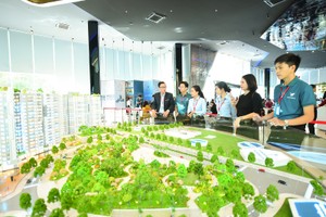 Khách tham quan dự án Westgate của An Gia. Ảnh: Trọng Tín