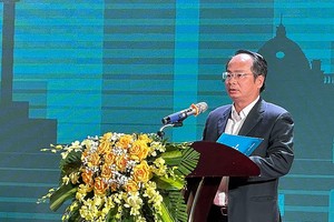 Ông Lê Tự Lực, Phó giám đốc Trung tâm xúc tiến Đầu tư, Thương mại, Du lịch TP. Hà Nội phát biểu tại Hội nghị.