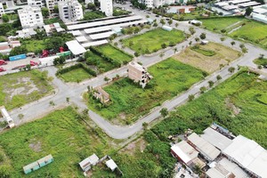 Chủ đầu tư Anh Tuấn Group chịu thiệt hại cả nghìn tỷ đồng khi dự án Lotus Residence không thể triển khai suốt gần 10 năm qua. Ảnh: Việt Dũng