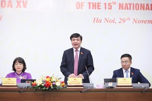 Tổng thư ký Quốc hội Bùi Văn Cường chủ trì họp báo. Ảnh: Duy Linh