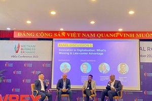 Các diễn giả chia sẻ tại hội thảo khoa học quốc tế “Vietnam Business Exchange”.