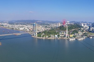 Vịnh Hạ Long là đại diện duy nhất của Việt Nam trong danh sách 24 điểm du lịch nhất định phải thử 2024. Ảnh: Shutterstock