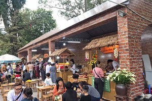 Lễ hội văn hóa ẩm thực Hà Nội thu hút rất đông người dân và du khách tham gia