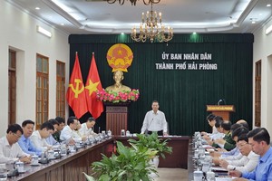 Ông Nguyễn Văn Tùng, Chủ tịch UBND Thành phố Hải Phòng đề nghị quận Đồ Sơn, huyện Cát Hải nghiêm túc thực hiện các kết luận của Chủ tịch tại Thông báo 360 và 322