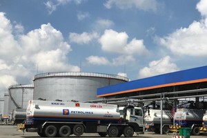 Trạm xuất nhập kho D, Tổng kho xăng dầu Nhà Bè (Thành phố Hồ Chí Minh). Ảnh: Anh Nguyễn/BNEWS/TTXVN