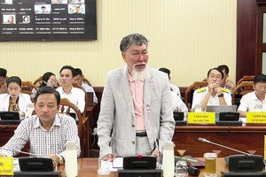 Sau 13 năm làm xong 95% dự án mà vẫn chưa được xác nhận thời điểm là chủ đầu tư, chủ một doanh nghiệp đã bật khóc tại Hội nghị trực tuyến Gặp gỡ, đối thoại giữa lãnh đạo UBND tỉnh Bà Rịa - Vũng Tàu với doanh nghiệp và nhà đầu tư (tháng 11/2023)