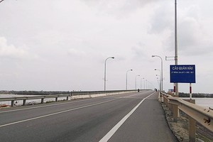 Cầu Quán Hàu hiện nay mới chỉ có 2 làn xe