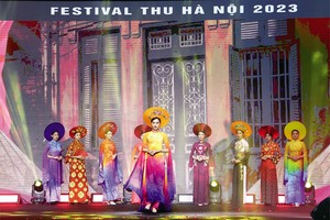 Festival Thu Hà Nội năm 2023 là một trong những điểm nhấn của du lịch Thủ đô. Ảnh: Phương Linh