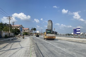 Dự án đường và bờ kè sông Cần Thơ đoạn qua quận Ninh Kiều, TP. Cần Thơ đang khẩn trương thi công