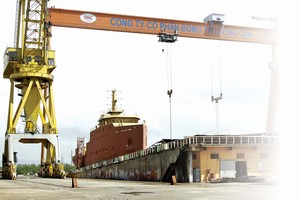 Một góc nhà máy đóng tàu Sông Cấm - đơn vị thành viên duy nhất của SBIC không bị đưa vào diện phá sản