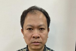 Bị can Lã Tuấn Hưng, Tổng giám đốc Tổng công ty cổ phần Sông Hồng (mã chứng khoán SHG). Ảnh: BCA