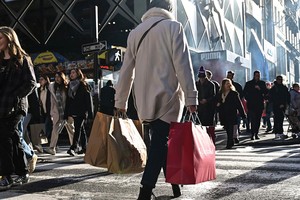 Niềm tin của người tiêu dùng được cải thiện, nhưng khả năng chi tiêu có thể không như kỳ vọng