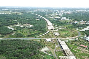 Dự án đường Vành đai 2 TP.HCM sắp có lối ra