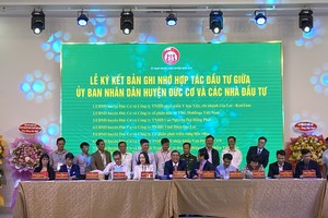 Đại diện chính quyền huyện Đức Cơ ký kết Bản ghi nhớ hợp tác với các nhà đầu tư