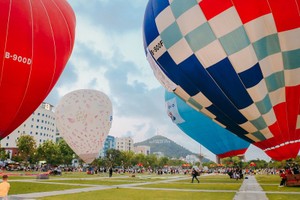 Công ty cổ phần Bình Định F1 và các doanh nghiệp lữ hành ký kết hợp tác tại hội nghị. Nguồn: Trung tâm Xúc tiến Du lịch tỉnh Bình Định.