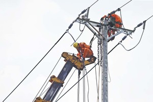 Theo số liệu của EVN, tổng chi phí bình quân các khâu phát điện, truyền tải và phân phối điện đang cao hơn giá điện bán lẻ bình quân Ảnh: Đ.T