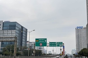 Giao thông thông thoáng tại đường Nguyễn Xiển, Hà Nội.