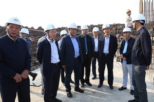 Lãnh đạo EVN, EVNNPT nghe báo cáo tiến độ thi công vị trí 45 (thuộc địa bàn huyện Nghĩa Hưng, tỉnh Nam Định)